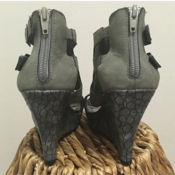 🆕 Unlisted by Kenneth Cole Women's Gray Open-Toe Sandals! 💥 - Picture 6 of 9